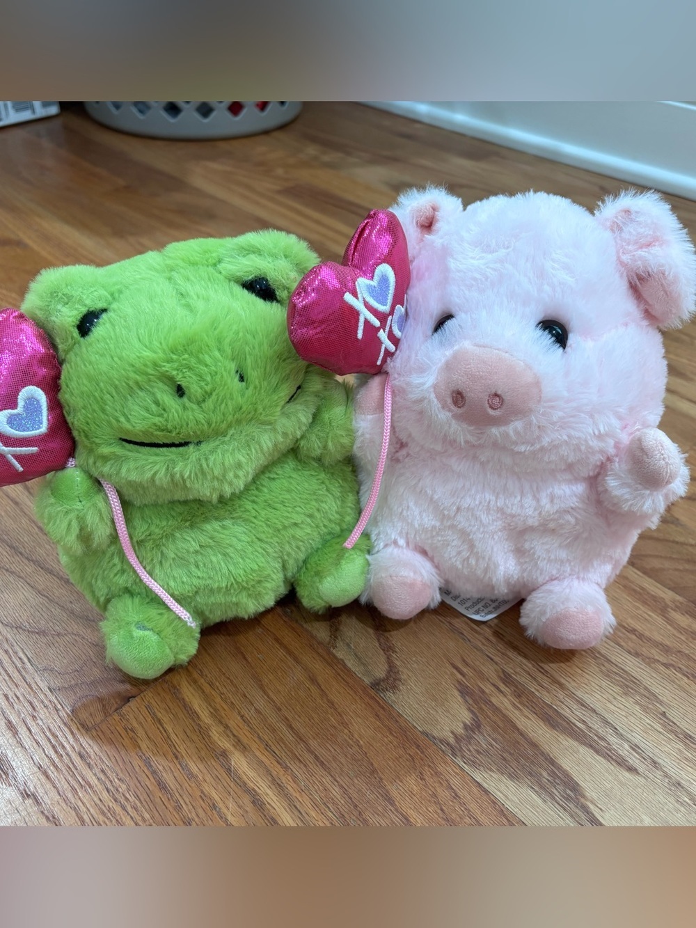 Plush Pink Pig and Green Frog Small Plush animal Set - Soft Cuddly Companions